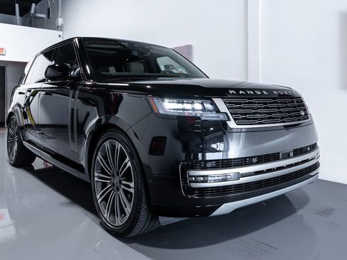 Used 2024 Land Rover Range Rover Long Wheelbase SE image 5