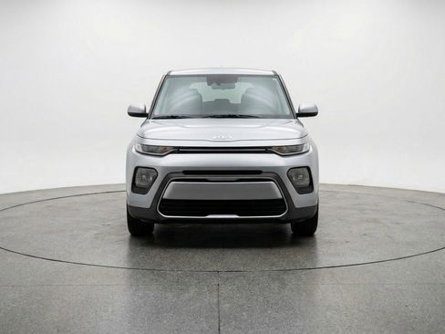 Used 2025 Kia Soul LX w/ LX Technology Package FWD image 2