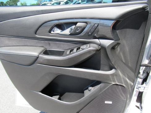 Used 2023 Chevrolet Traverse High Country FWD image 21