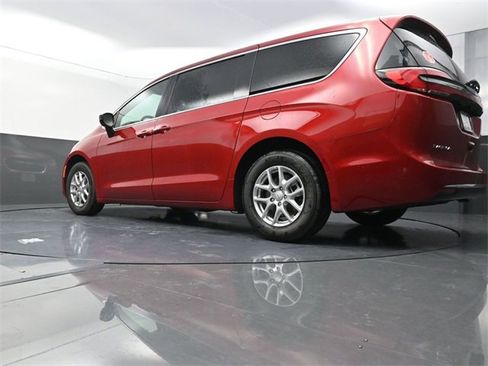 New 2026 Chrysler Pacifica Select image 21