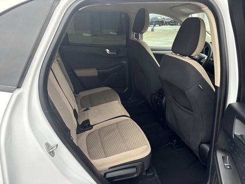 Used 2020 Ford Escape SE image 6