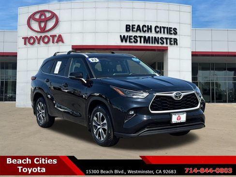 Used 2023 Toyota Highlander XLE AWD/4WD image 2