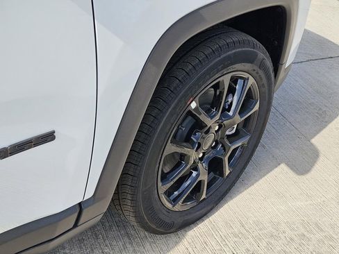 New 2026 Jeep Compass Latitude image 7