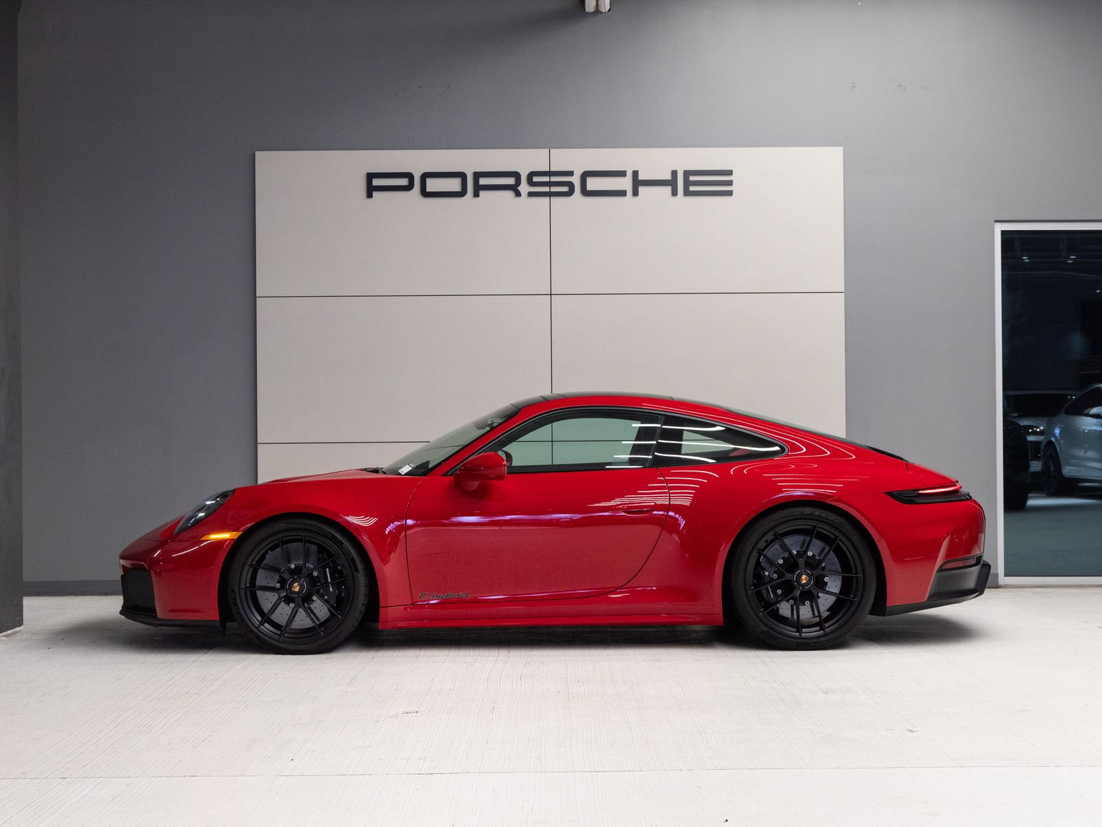 Used 2025 Porsche 911 Carrera GTS RWD image 2
