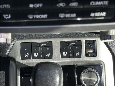 Used 2021 Toyota Land Cruiser Heritage Edition image 27