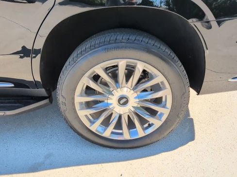 Used 2023 Cadillac Escalade Premium Luxury image 3