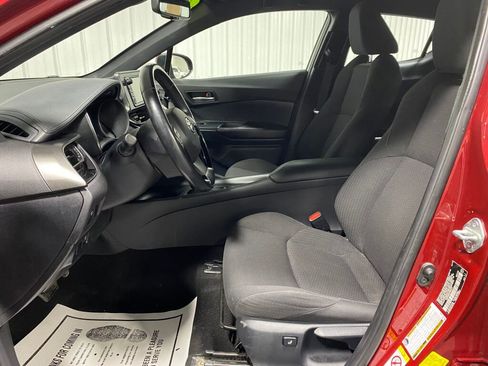 Used 2018 Toyota C-HR XLE image 9