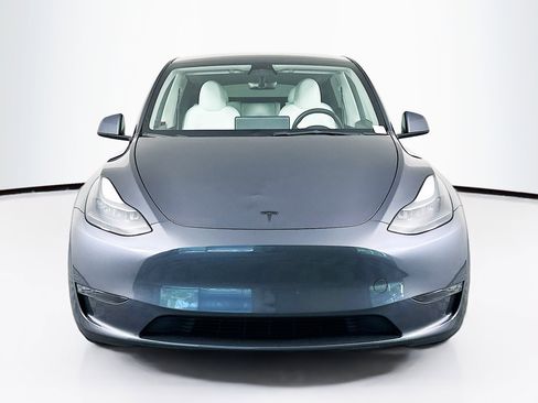 Used 2023 Tesla Model Y Long Range image 2