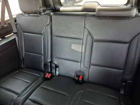 Used 2024 Chevrolet Suburban Z71 w/ Luxury Package AWD/4WD image 15