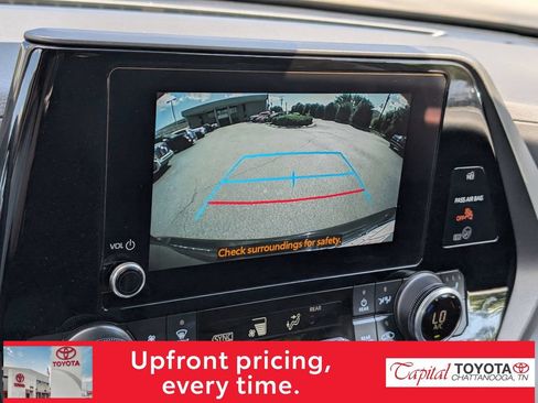 Used 2025 Toyota Highlander XLE AWD/4WD image 23