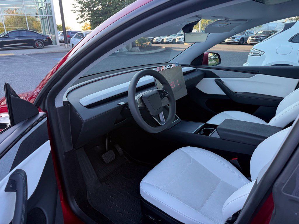 Used 2026 Tesla Model Y 2WD image 9