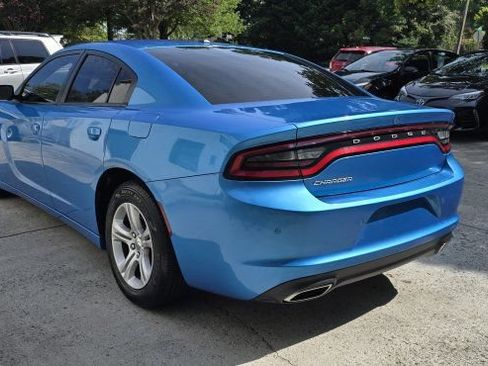 Used 2019 Dodge Charger SXT RWD image 3