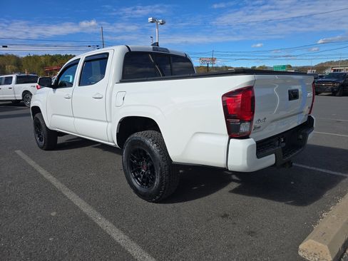 Used 2023 Toyota Tacoma SR image 6