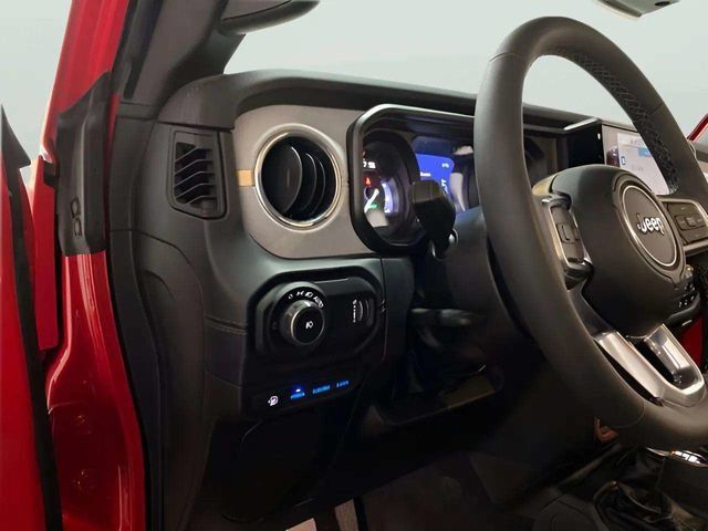 Used 2025 Jeep Wrangler Unlimited Sahara w/ Safety Group AWD/4WD image 27