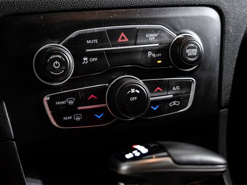 Used 2018 Dodge Charger SXT w/ Blacktop Package image 22