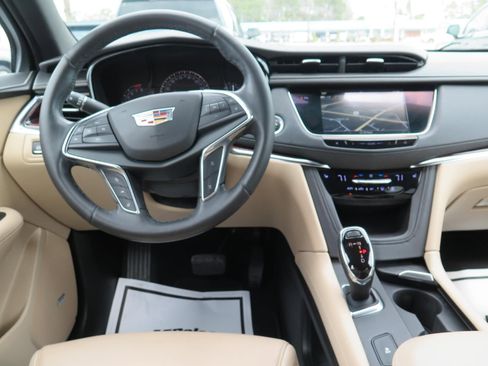 Used 2018 Cadillac XT5 Luxury w/ Driver Awareness Package image 21