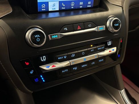 Used 2020 Ford Explorer Platinum w/ Premium Technology Package image 14