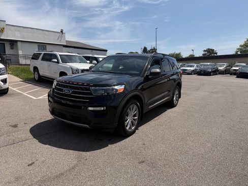 Used 2020 Ford Explorer XLT w/ Equipment Group 202A image 2