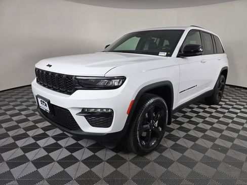 New 2025 Jeep Grand Cherokee Limited w/ Black Appearance Package image 8