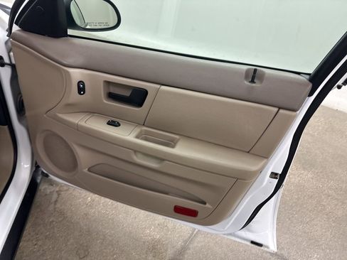 Used 2004 Ford Taurus SES image 19