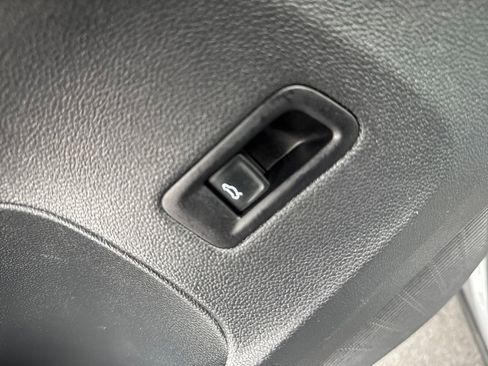 Used 2025 Volkswagen Atlas SE image 13