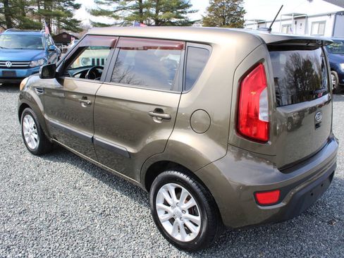 Used 2012 Kia Soul + FWD image 9