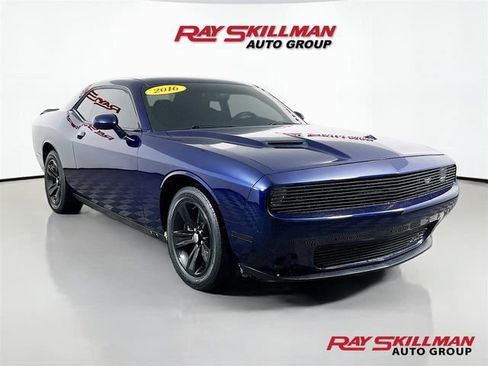 Used 2016 Dodge Challenger SXT image 1