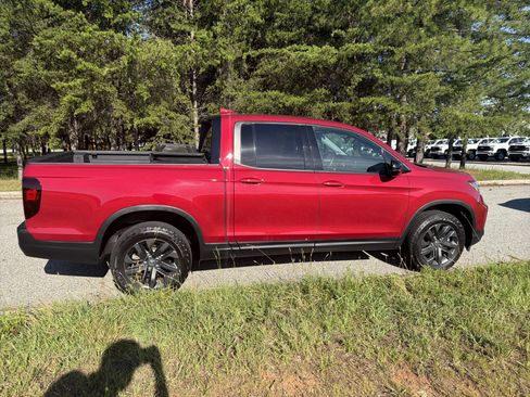 Used 2025 Honda Ridgeline Sport image 11