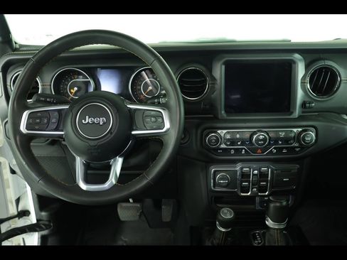 Used 2023 Jeep Gladiator Overland image 11