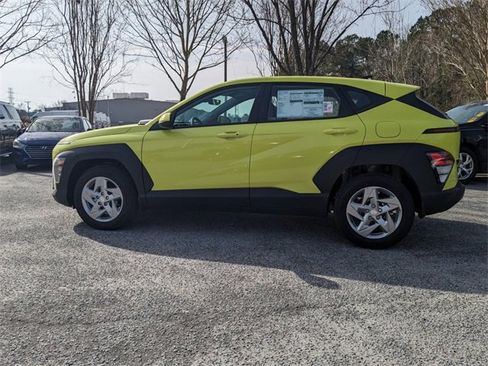 Certified 2025 Hyundai Kona SE image 6