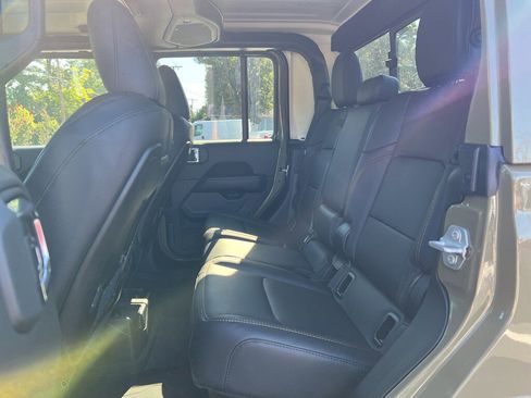 New 2025 Jeep Gladiator Sport image 10