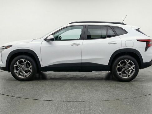 Used 2025 Chevrolet Trax LT image 5