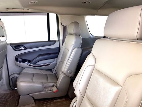 Used 2019 Chevrolet Suburban LT image 17