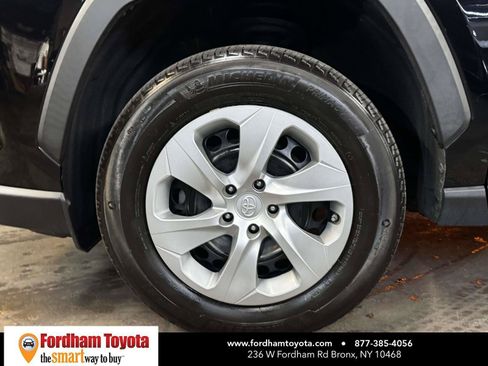 Used 2023 Toyota RAV4 LE AWD/4WD image 9