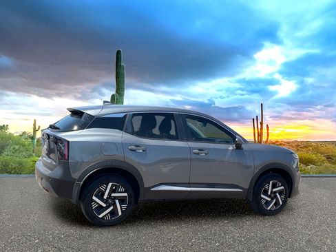 Used 2025 Nissan Kicks SV FWD image 5