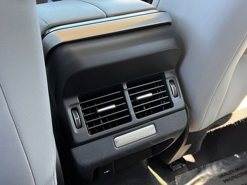 Used 2022 Land Rover Range Rover Evoque SE image 19