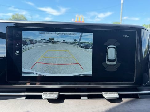 Used 2024 Kia Carnival EX FWD image 17
