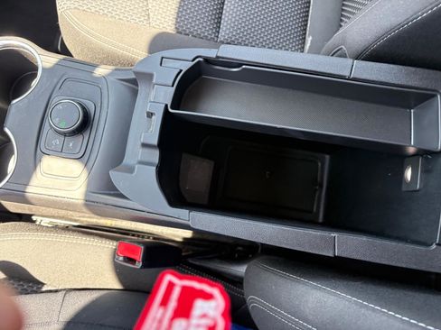 Used 2024 GMC Terrain SLE image 27