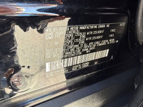 Used 2025 Toyota RAV4 XLE AWD/4WD image 30