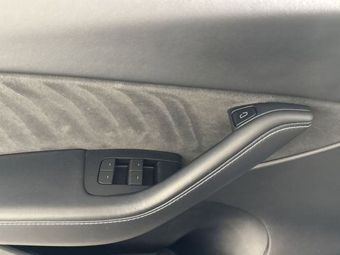 Used 2022 Tesla Model Y Performance image 15