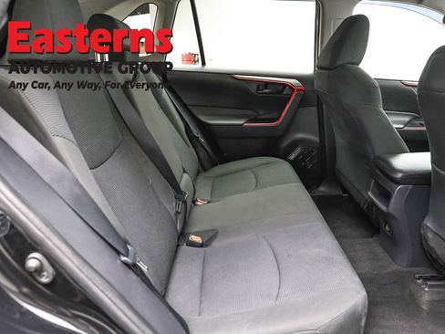 Used 2021 Toyota RAV4 LE AWD/4WD image 22