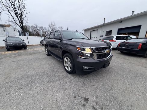 Used 2016 Chevrolet Suburban LT image 3