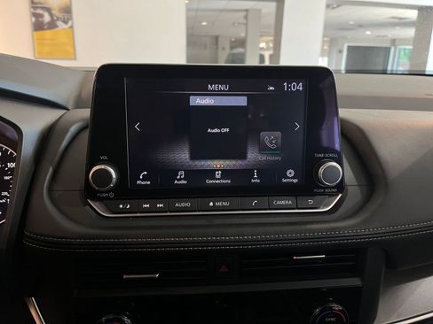 Used 2025 Nissan Rogue SV FWD image 20