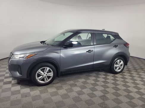 Used 2021 Nissan Kicks S FWD image 2