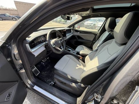 New 2026 Volkswagen Tiguan SE R-Line AWD/4WD image 10
