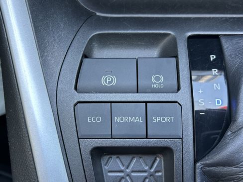 Used 2020 Toyota RAV4 XLE FWD image 31