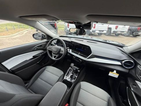 New 2026 Chevrolet Trax LT w/ Driver Confidence Package FWD image 32