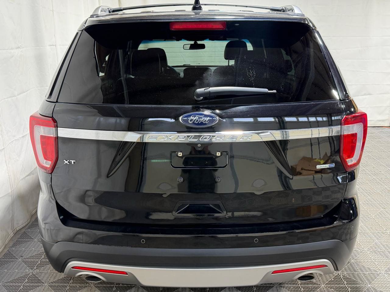 Used 2016 Ford Explorer XLT w/ Equipment Group 202A AWD/4WD image 10
