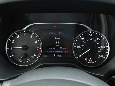 Used 2024 Nissan Titan SV w/ SV Convenience Package RWD image 12