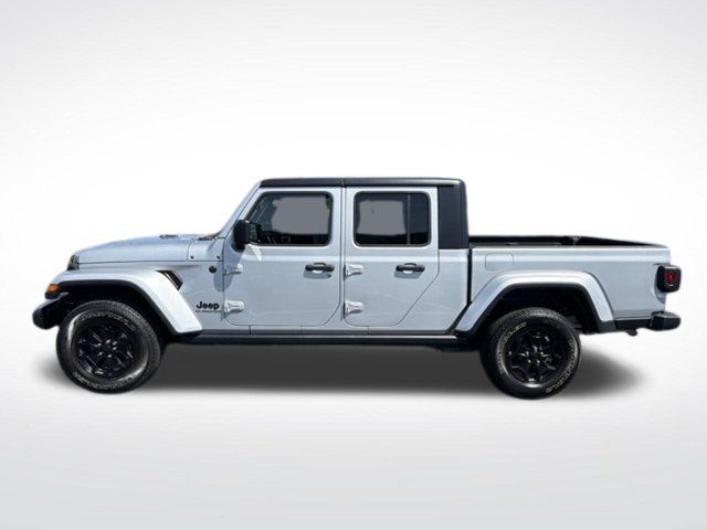 Used 2022 Jeep Gladiator Sport AWD/4WD image 3